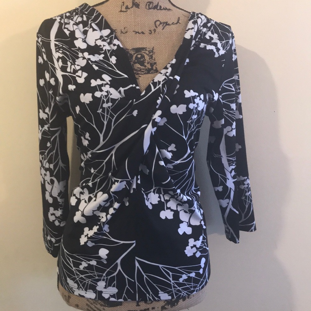 Black and White Floral Top - Picture 3 of 3